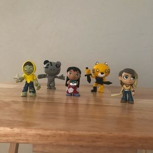 Set of 5 collections figures
